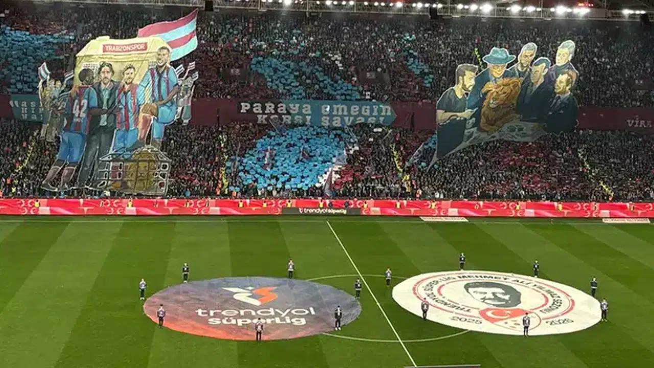 Aslan kafese kapatıldı! Bordo-mavili tribünlerden Galatasaray'a olay gönderme!