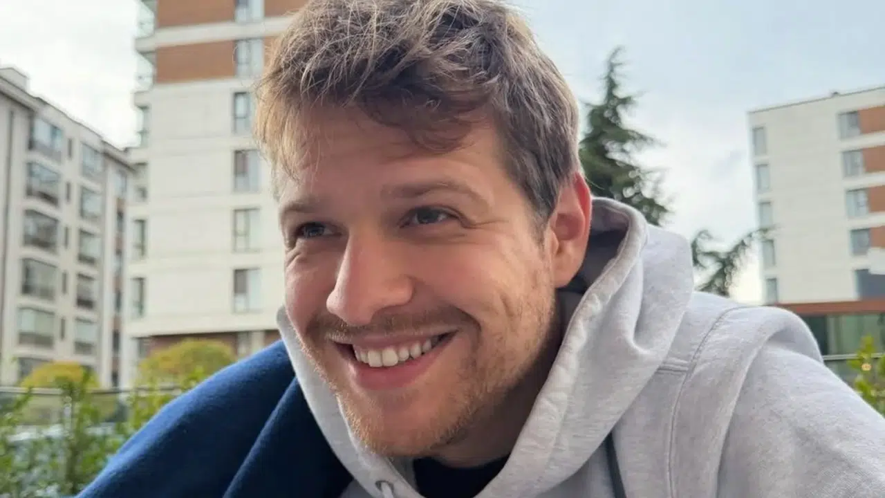 Hem gülüşüyle hem saatiyle büyüledi! Burak Yörük’ten olay yaratan 4.5 milyonluk gövde gösterisi!