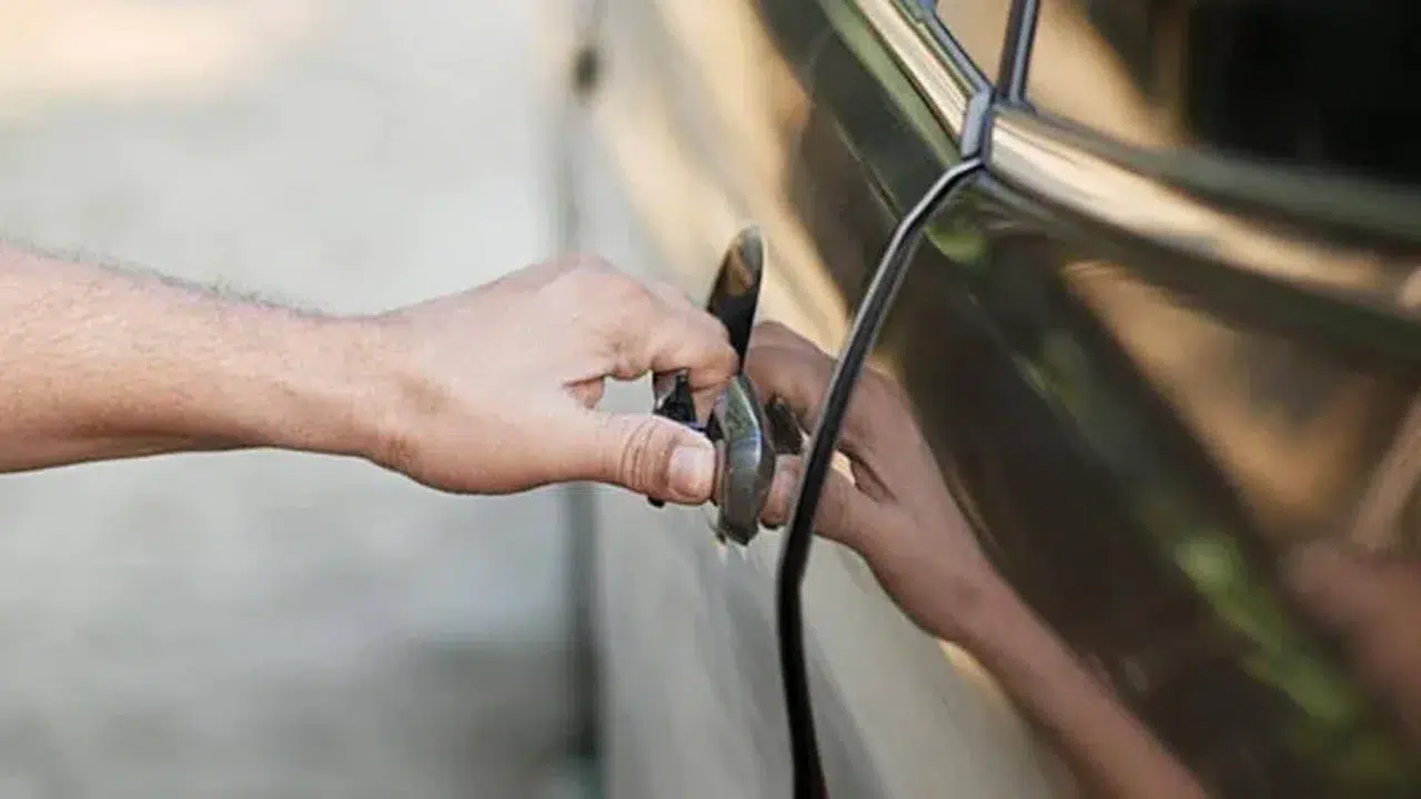 Klima açmadan önce bunu yapın! Arabayı saniyeler içinde soğutan 'Japon hilesi' ortaya çıktı