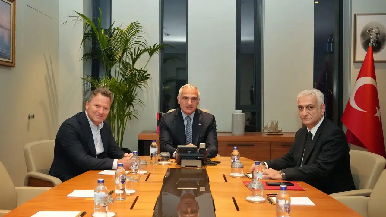 Türkiye turizminde yeni dönem: Dev operatörler rekor rezervasyon için düğmeye bastı!