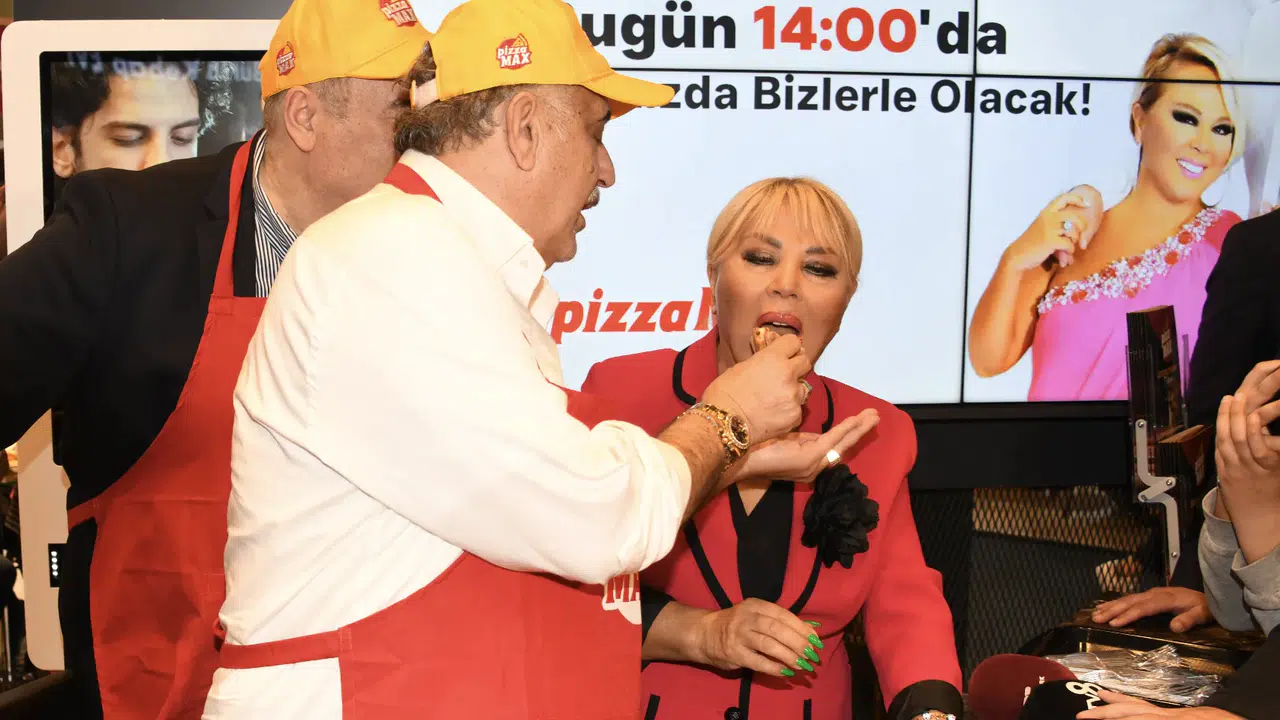 Fuarın neşesi Safiye ve Faik: Lahmacuna rakip pizza geliyor!