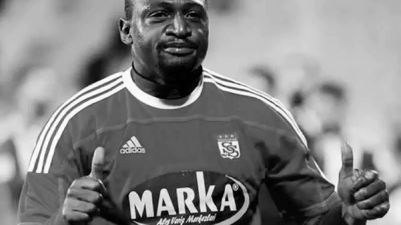 Süper Lig’in 'boğa'sı sahada yere yığıldı: Michael Eneramo hayatını kaybetti!