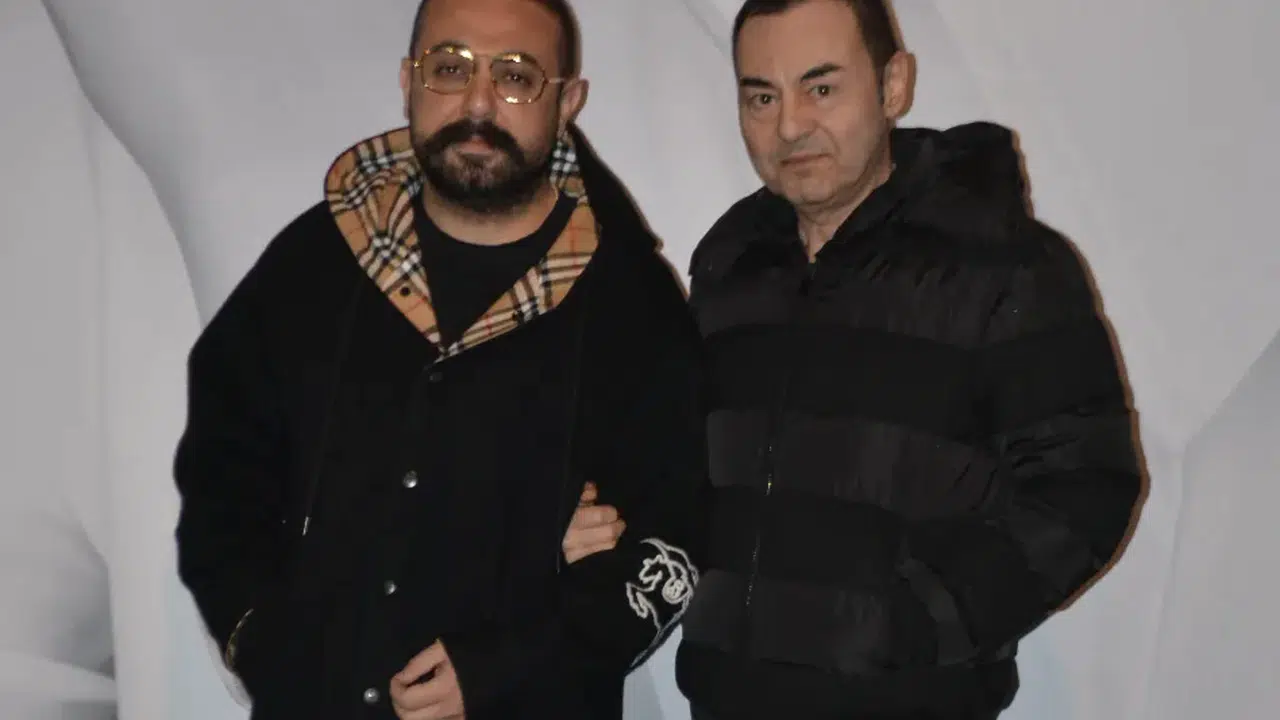 Serdar Ortaç İstinyePark’ta hayranlarıyla buluştu: Yeni şarkı müjdesi verdi