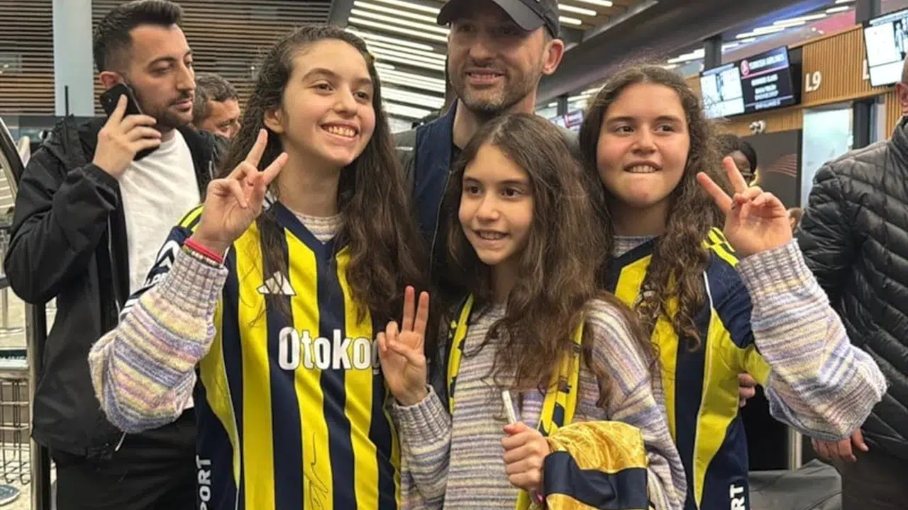 Kovuldu ama alkışlarla uğurlandı! Tedesco’nun veda anında gözyaşları sel oldu