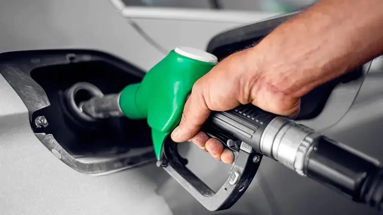 Akaryakıta indirim var mı 9 Mayıs? Motorin kaç TL oldu, litre fiyatı ne kadar düştü, İstanbul Ankara İzmir diyatları ne?