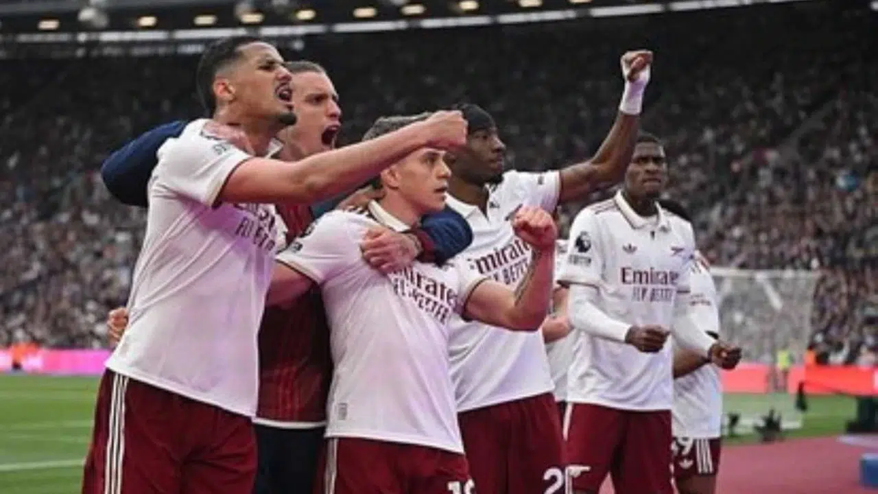Premier Lig'de nefes kesen final: Arsenal şampiyonluk kapısını araladı