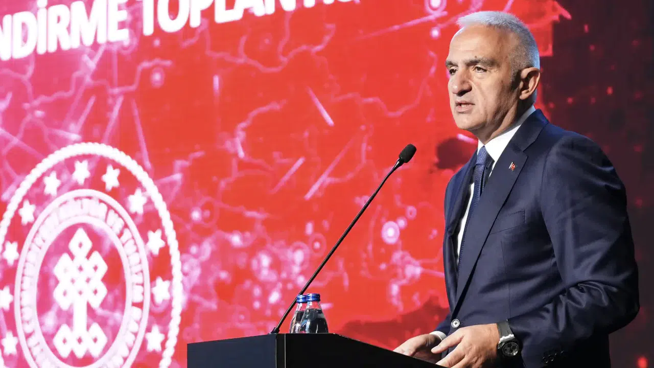 Turizm geliri ilk çeyrekte 9,9 milyar doları aştı