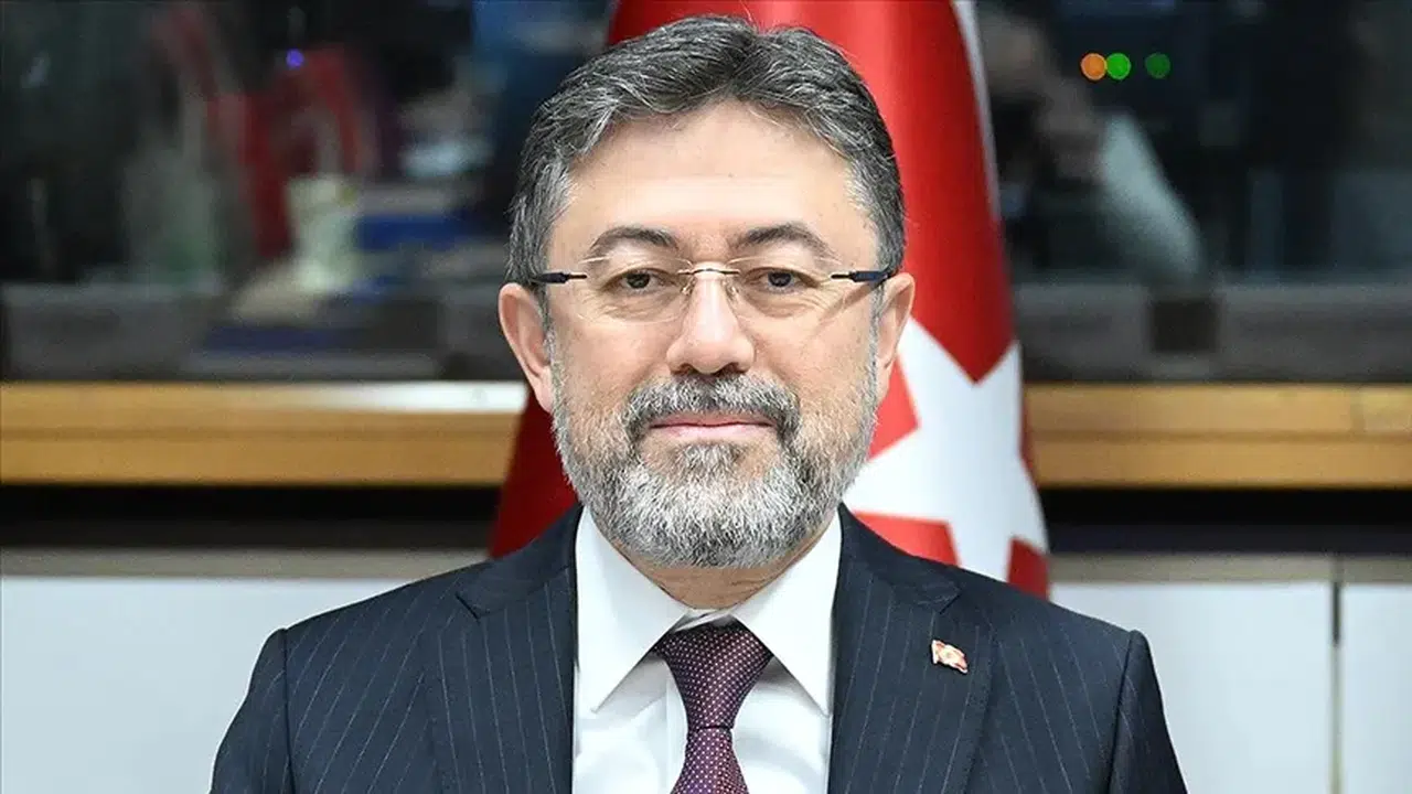 Bakan Yumaklı’dan çiçek kentinde anlamlı kutlama: 'En güzel çiçekler annelere'