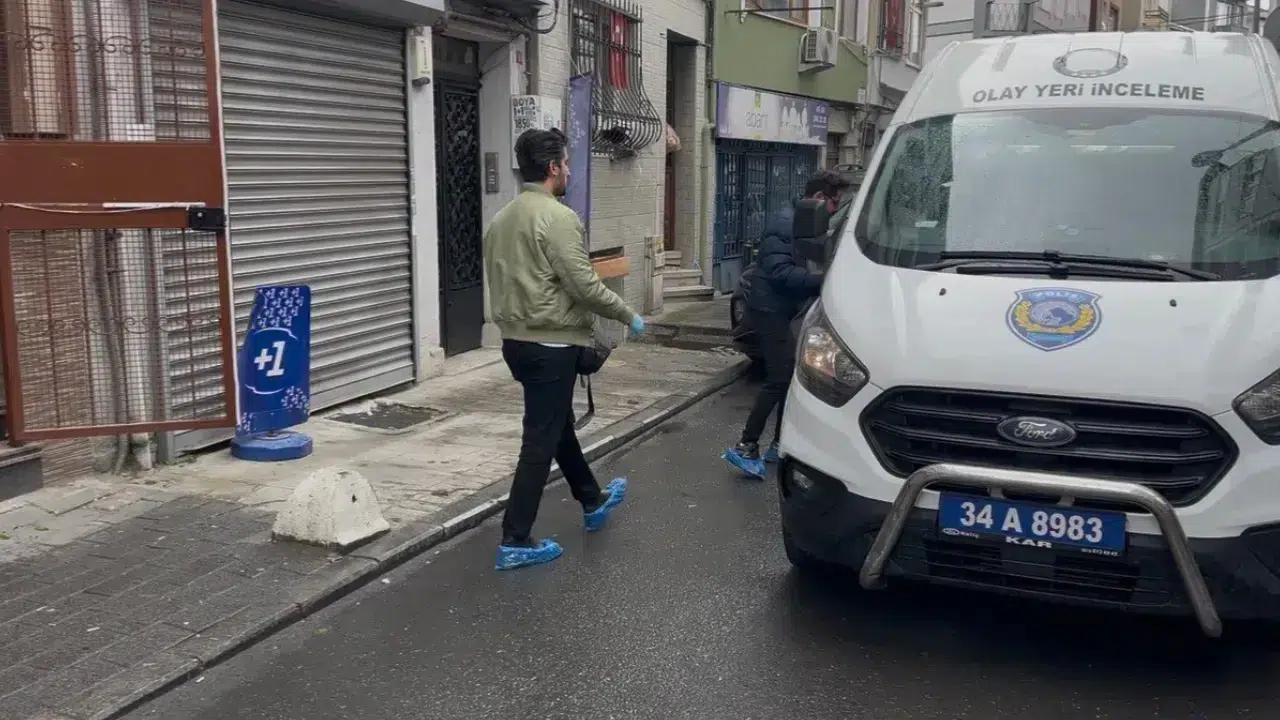 Şişli'de eski kız arkadaşının evinde karşılaştığı kişiyi bıçakladı