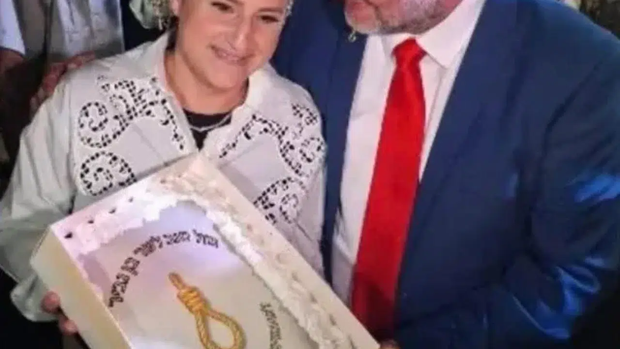 Bu kadarına da pes: İsrailli bakanın doğum günü pastasından idam ipi çıktı!