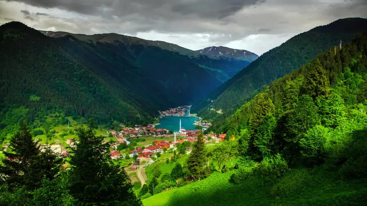 Karadeniz'de yer kalmadı! 9 günlük tatil haberi rezervasyonları uçurdu