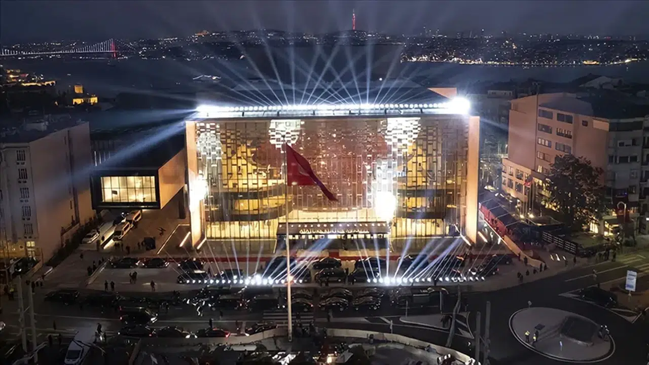 İstanbul sanata doyacak: Sergiden operaya dev etkinlik rehberi!