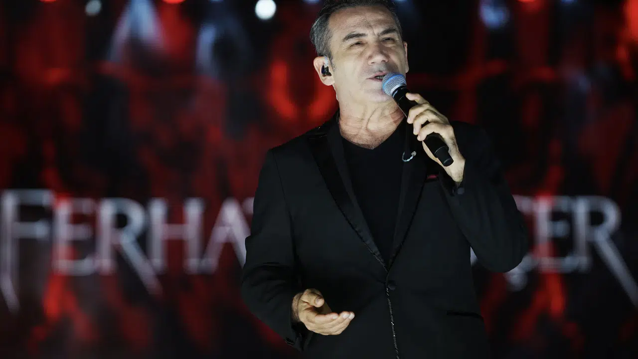 Mersin Kültür Yolu Festivali'nde Ferhat Göçer sahn…