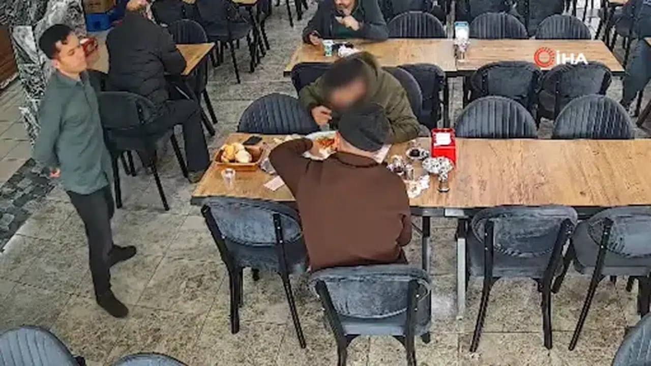 Başakşehir'de pişkinliğin bu kadarı: 'Kart arabada' diyerek hesabı ödemeden kanatlandılar!