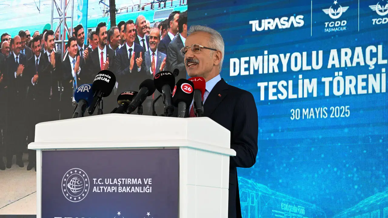 Raylarda yeşil dönüşüm: Stratejik vagonlar güneş ışığıyla şekilleniyor!
