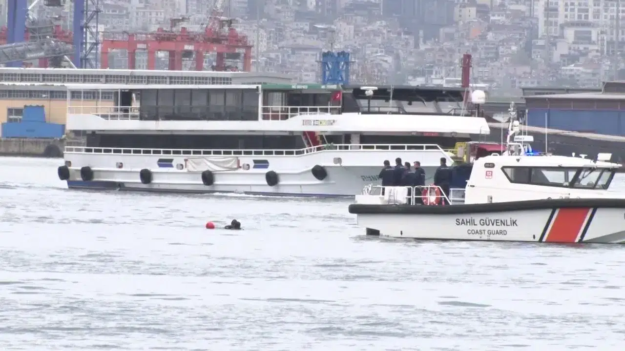 Kadıköy-Beşiktaş vapurunda esrarengiz olay! Çantasını bıraktı, bir daha görülmedi