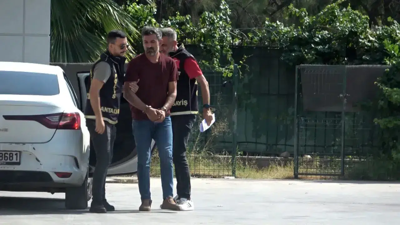 Antalya'da katil zanlısının pişkin savunması: 'Yüzünü görmemek için yastık bastırdım'