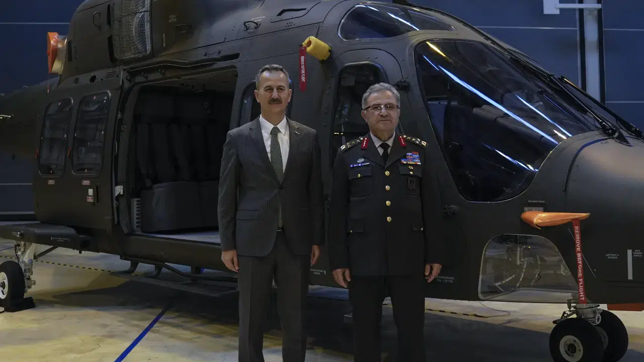 GÖKBEY helikopteri Kara Kuvvetleri Komutanlığına teslim edildi