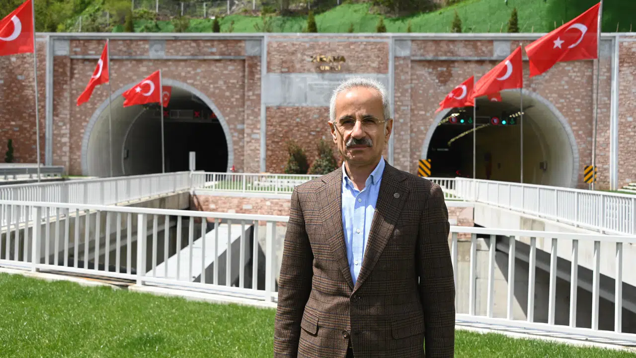 Bakan Uraloğlu müjdeyi verdi: Zigana tüneli ekonominin yeni 'gaz pedalı' oldu!