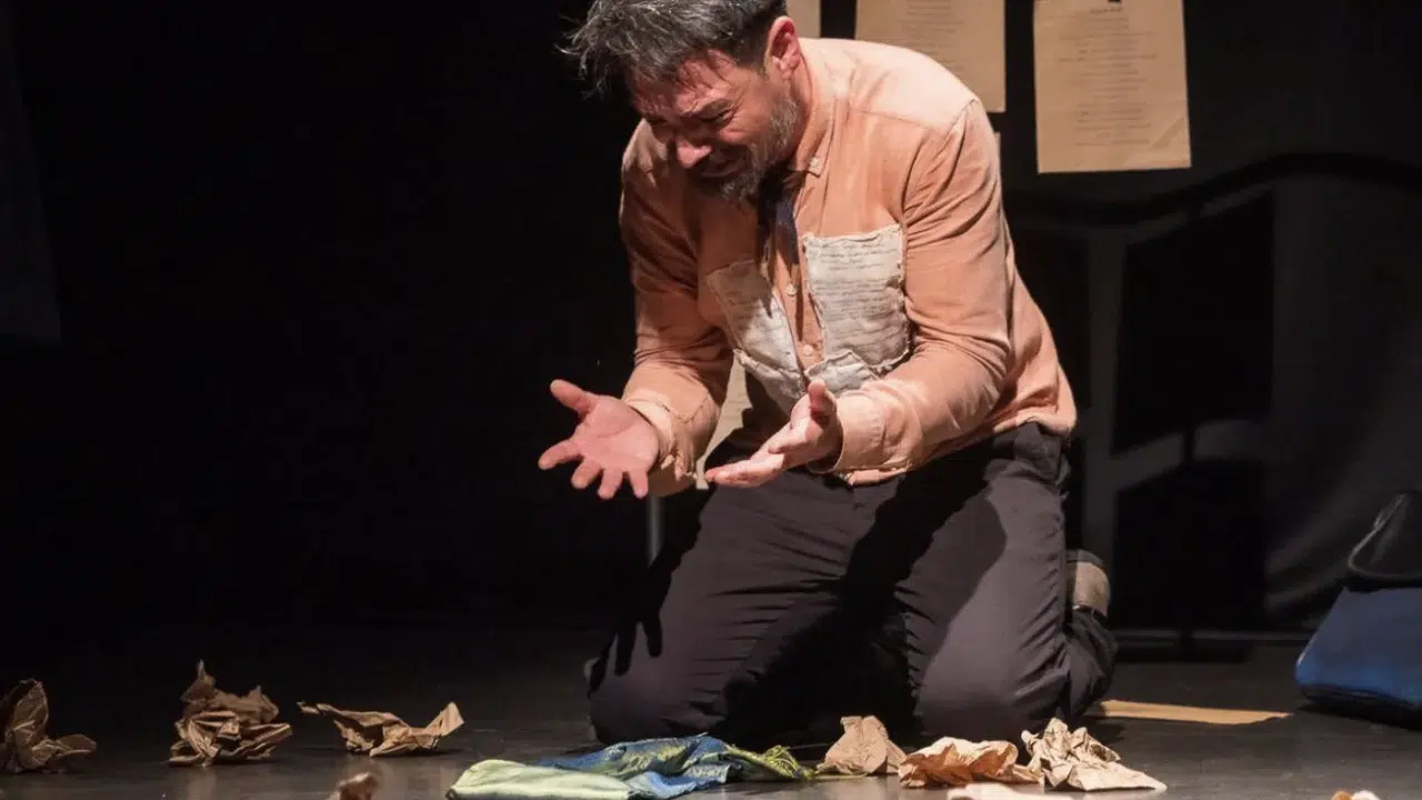 Alper Şükrü Masat 'Tutunamayanlar' uyarlaması ile 56. kez sahnede