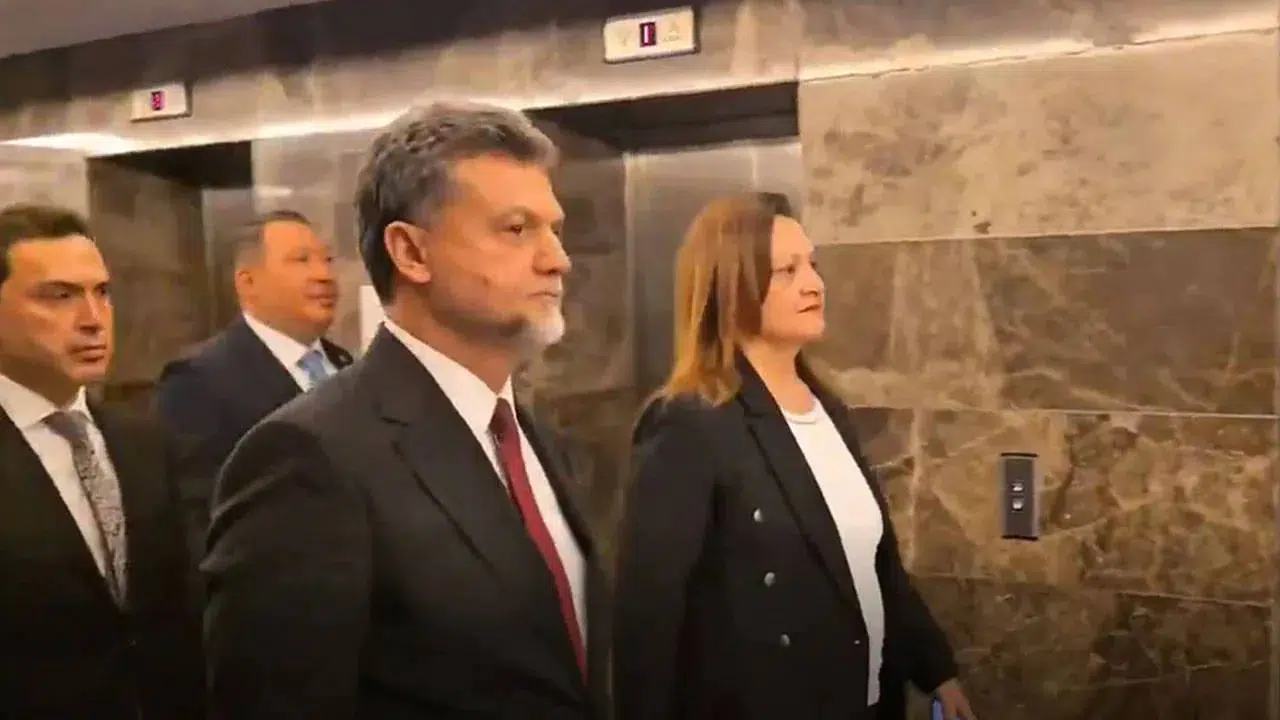 Burcu Köksal AK Parti Genel Merkezi’ne giriş yaptı!