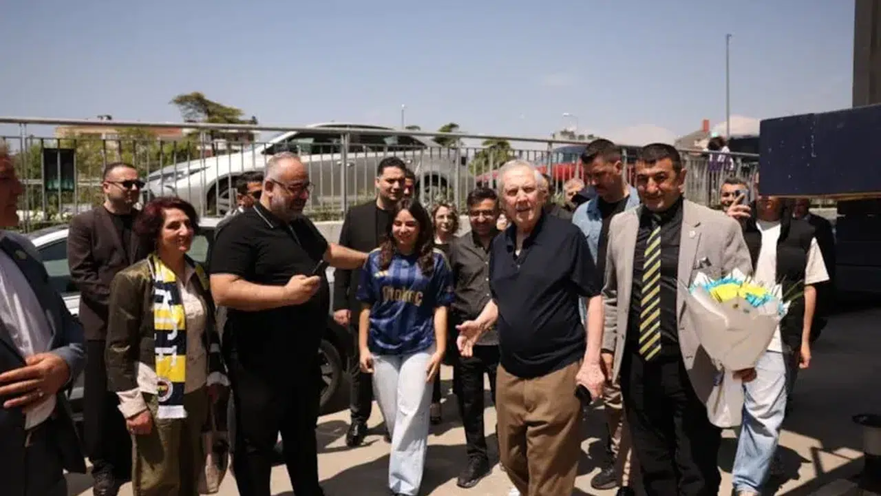 Aziz Yıldırım’dan boksörler lokali’ne çıkarma! 'Fenerbahçe’nin yumruğu yanımızda!'
