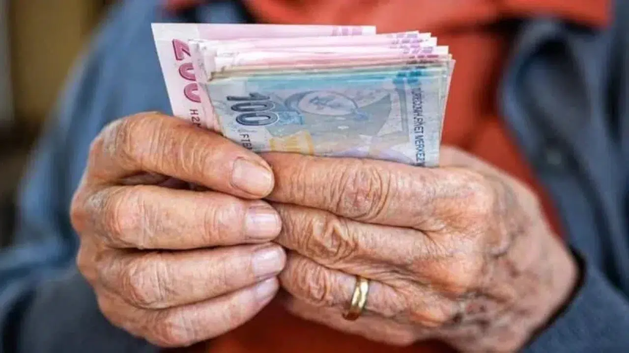 Emekli bayram edecek! 4 Bin TL ikramiye ne zaman yatıyor? İşte o tarihler...