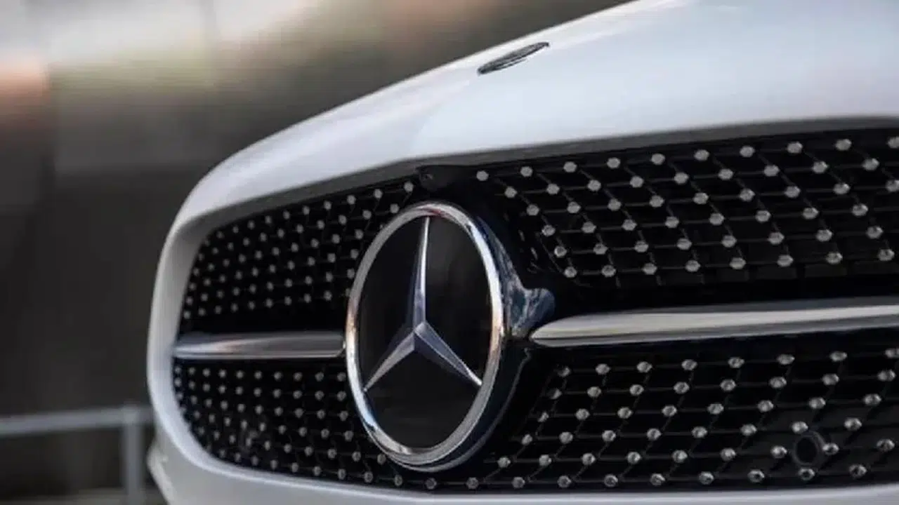 AMG tutkunlarına kötü haber! Mercedes-Benz 'kara ekran' sorunu için düğmeye bastı