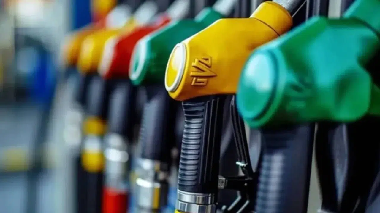 13 Mayıs benzin fiyatı düştü mü? Mazot zamlandı mı, LPG ne kadar oldu, akaryakıta gece yarısı zam mı var