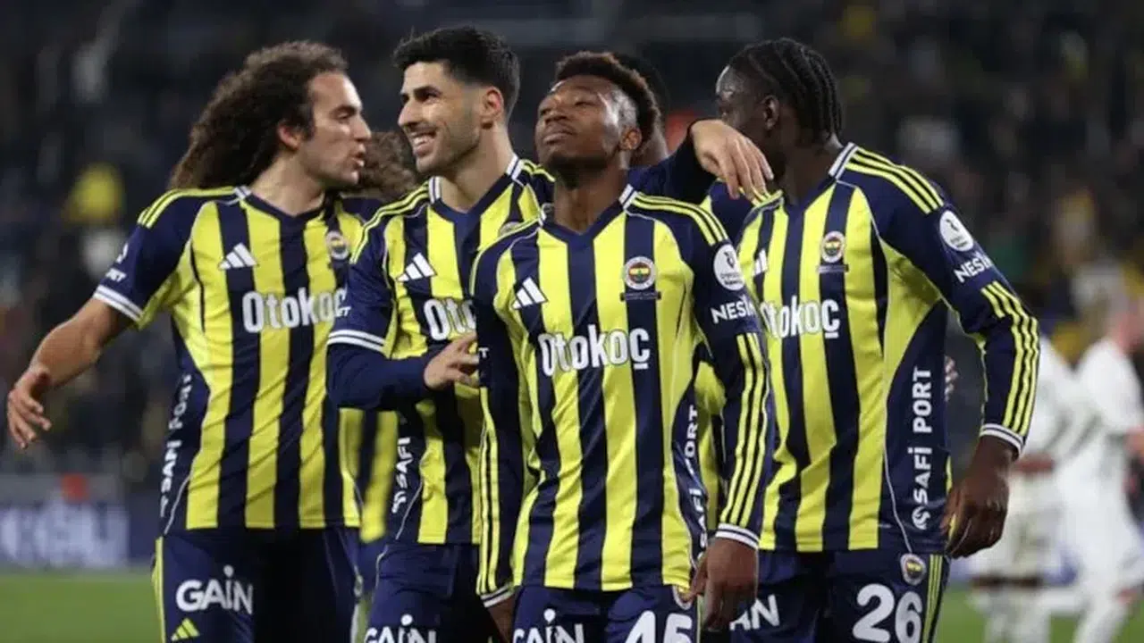 Fenerbahçe'de transfer depremi! Fred ve Livakovic dahil 10 isimle yollar ayrılıyor