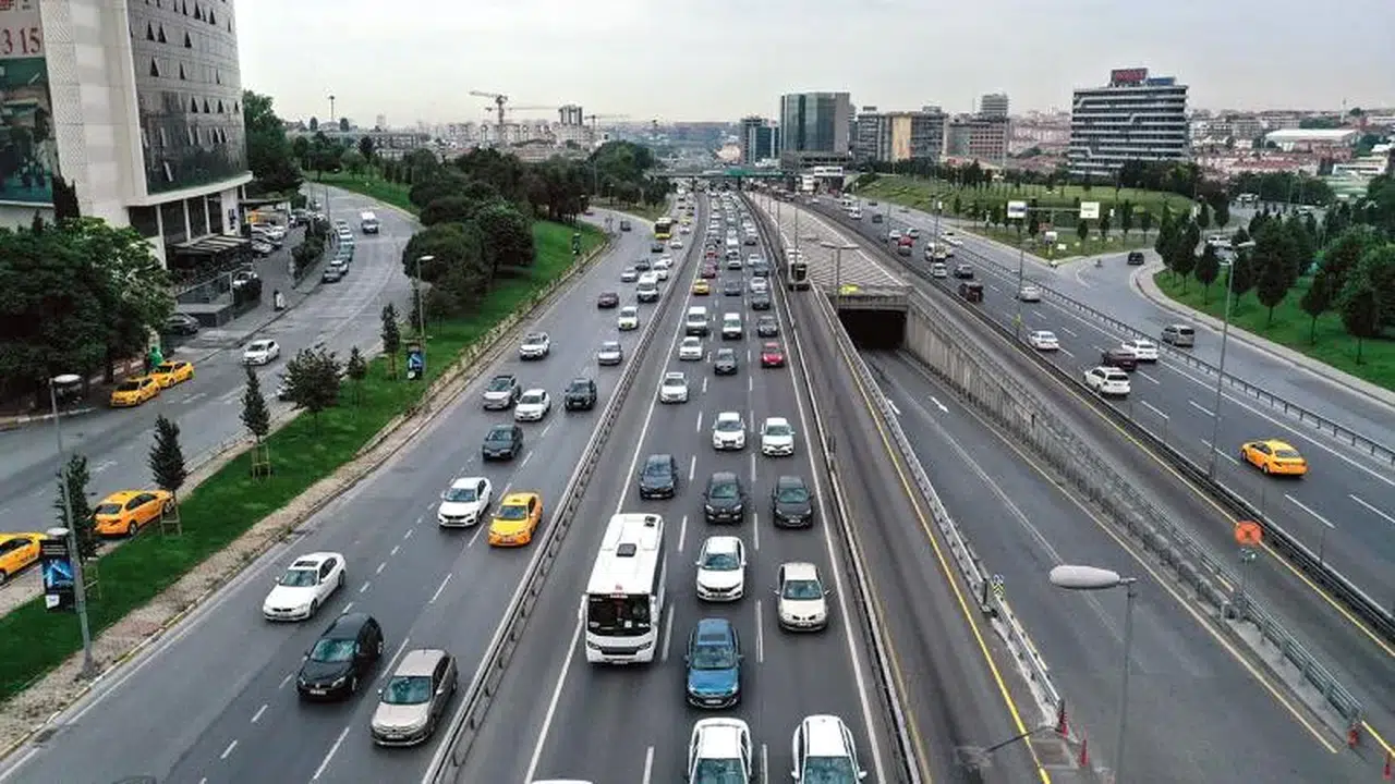İstanbul’da pazar mesaisi: 3 ilçede yollar kapanıyor, emniyet alternatifleri açıkladı!