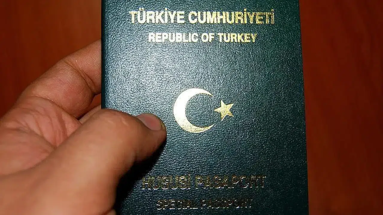 Özel sektör öğretmenlerine yeşil pasaport düzenlemesi meclis gündeminde!