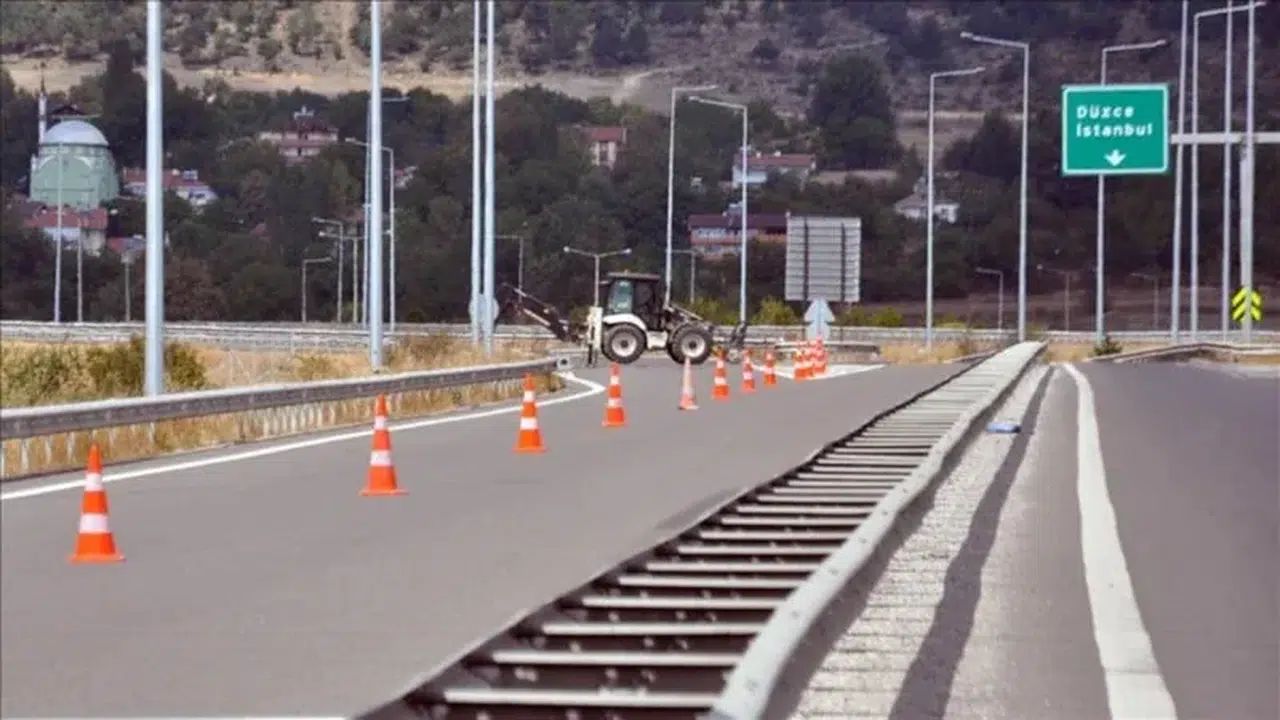 Bugün yola çıkacaklar dikkat! İşte il il trafiğe kapatılan o güzergahlar