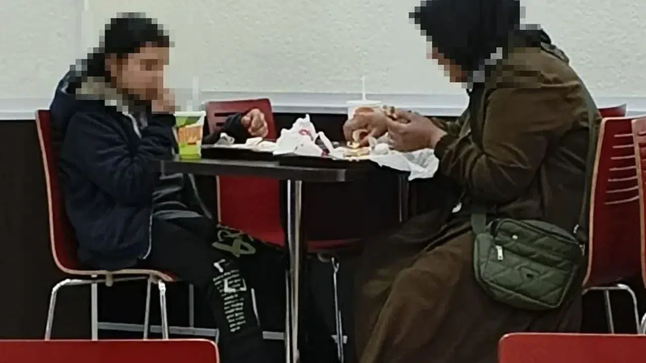 Anne ve kıza 'oturamazsınız' dediler, Ticaret Bakanlığı affetmedi! Dev ceza yolda!