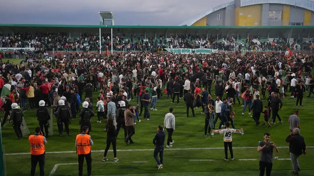 Futbolda tebrik krizi: Amedspor için herkes sıraya girdi, bir tek onlar sustu!