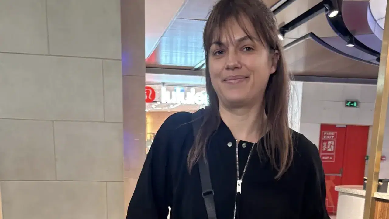 İpek Erdem imaj değiştirdi: 10 yıllık sarı saçlarına veda etti