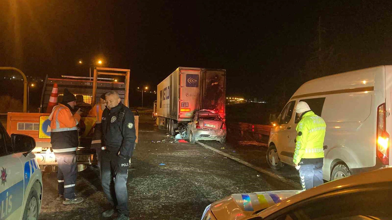 Keçiören hattında kara gece: Çarpışma sonrası araç kül oldu, sürücü çıkamadı!