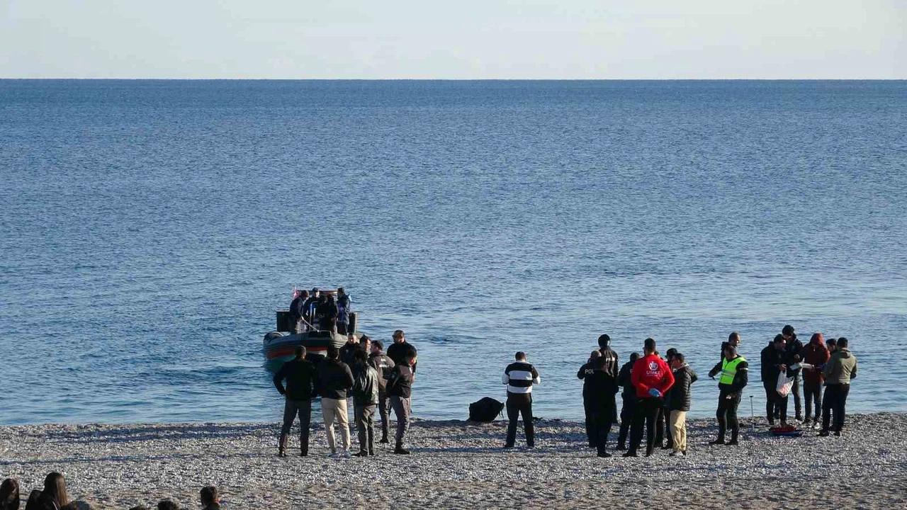 Antalya’da balık tutan vatandaşların oltasına ceset takıldı