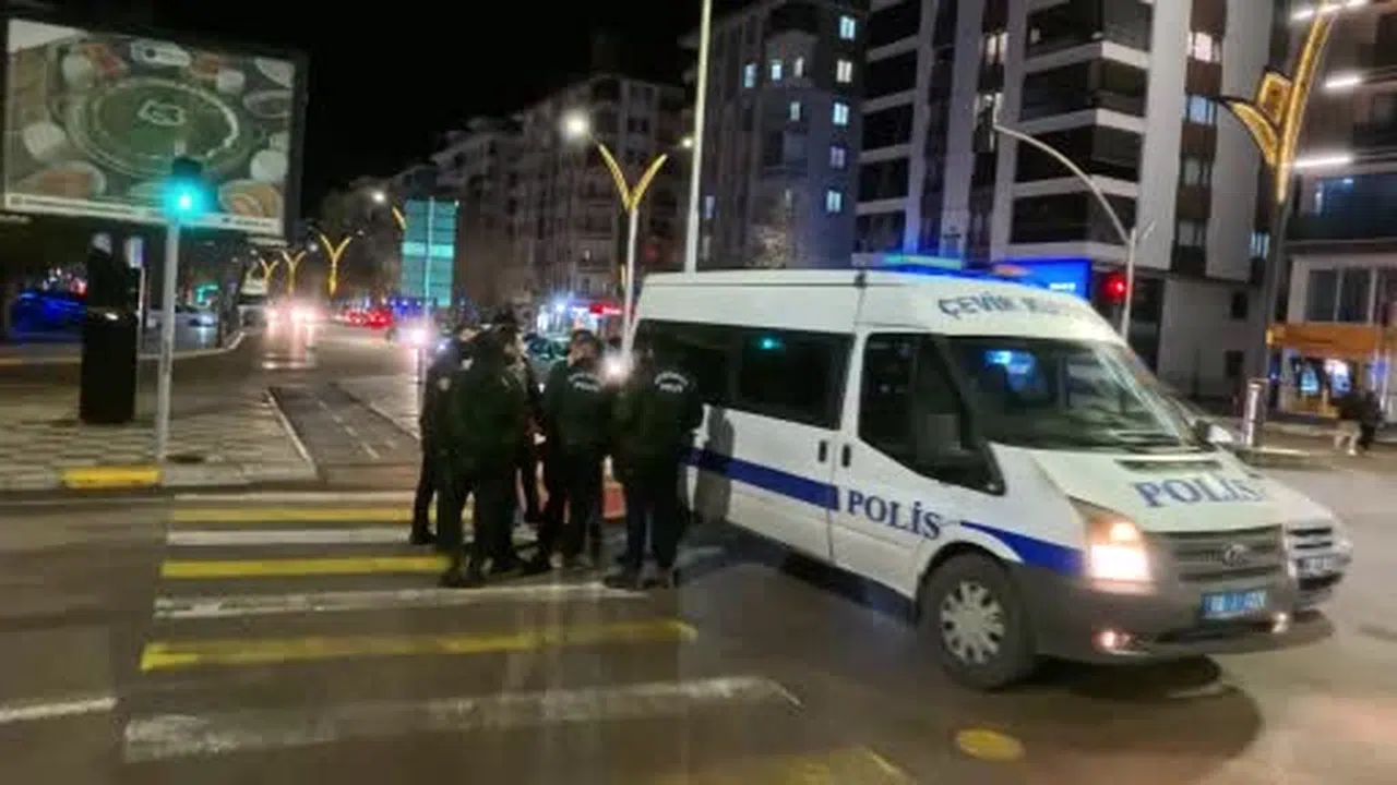 Arabanın içinde bıçaklandı 'Kaçmasaydım beni öldürürdü' dedi