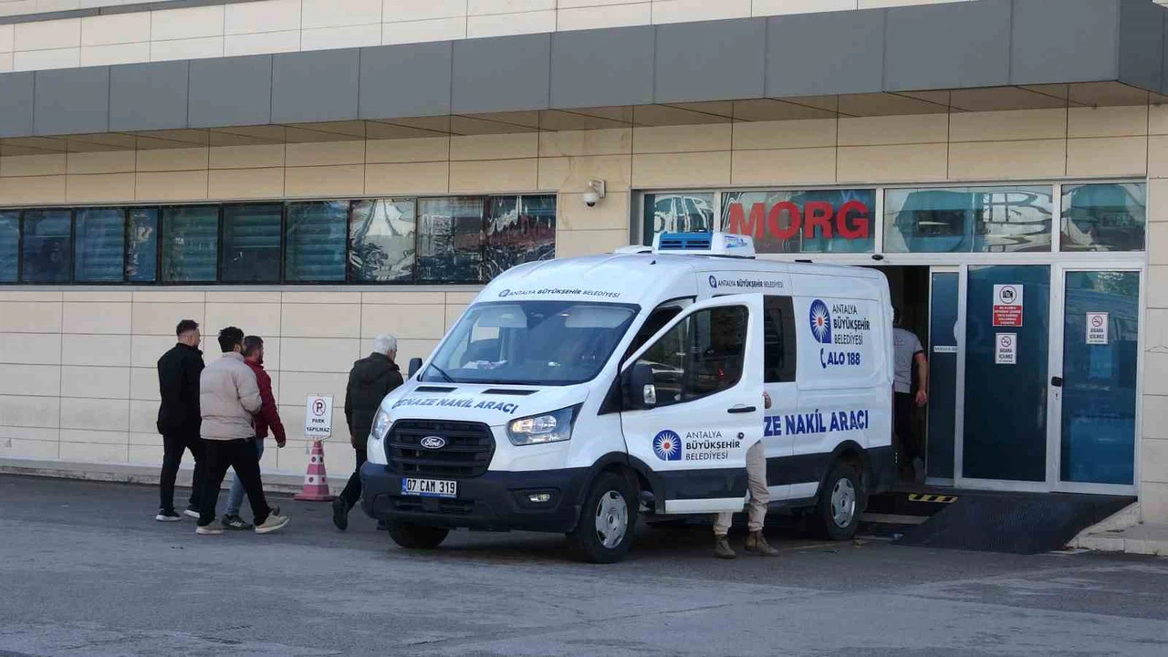 Motor sesi sustu... Gülüşü kaldı geriye, Antalya'da emanet motosiklet sonu oldu!