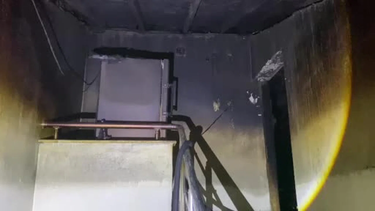 Bacadan başladı, tüm eve yayıldı: Isparta gece yangını hasar bıraktı!