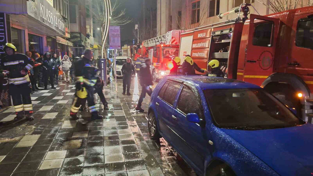 Alevlerin içinden çıkan çığlıklar: Bolu’da geceyi aydınlatan korku!