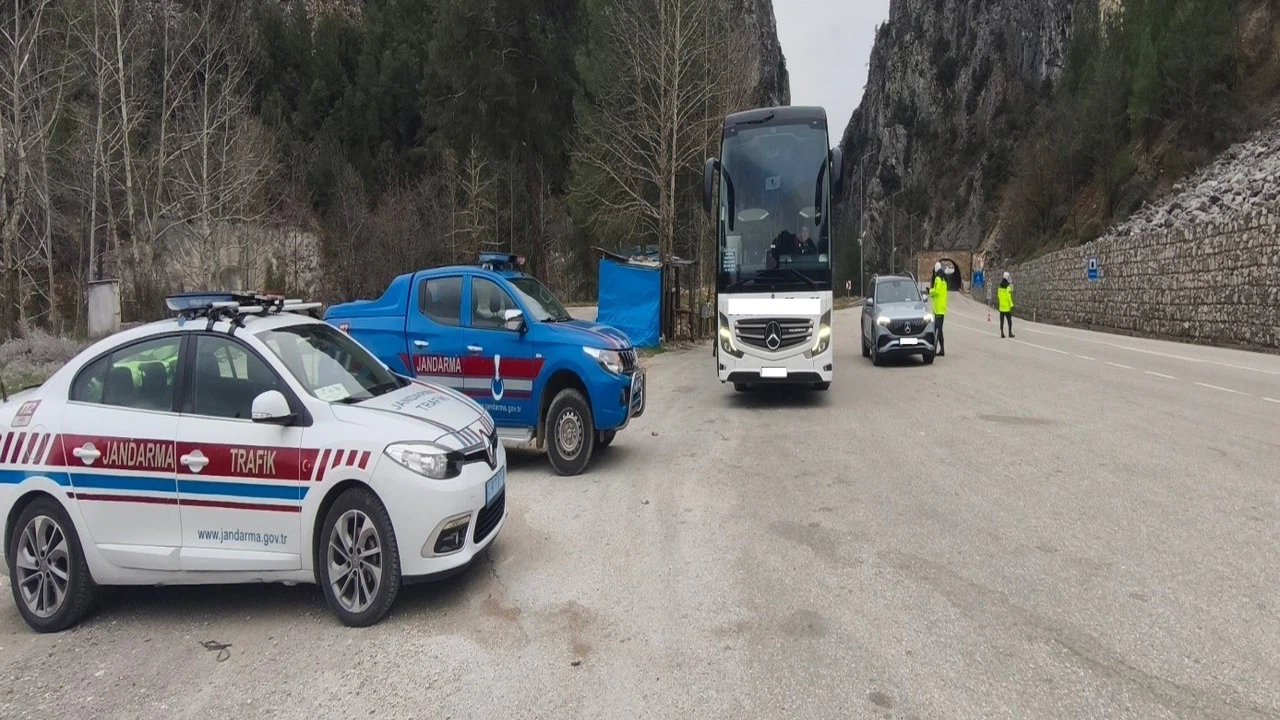 Burdur’da denetimler nefes kesti: Kuralsız sürücüler yandı, 72 araç trafikten silindi!
