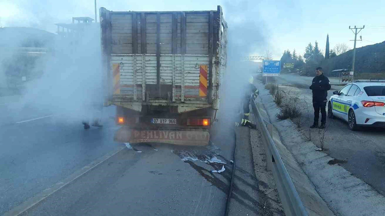 Burdur’da kamyonet ateşi fazla kaçırdı: Sabah yangını panik yarattı!