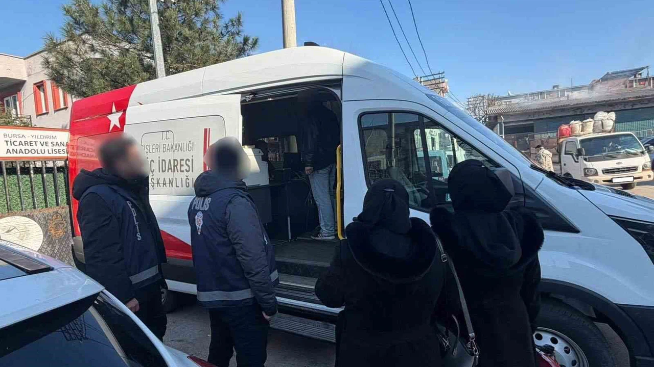 Bursa’da geniş çaplı huzur uygulaması… 4 bin kişi sorgulandı, 146 bin TL ceza kesildi!