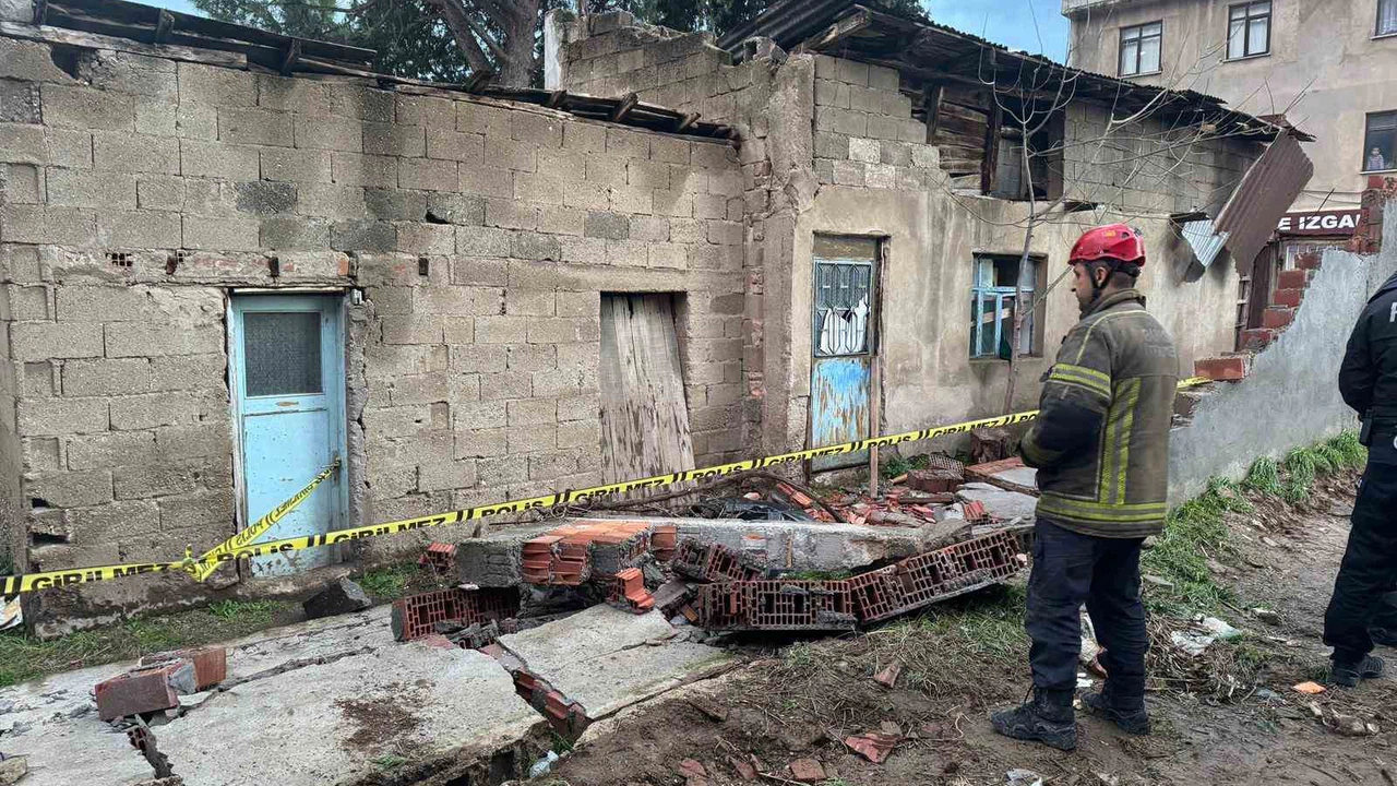 Şiddetli lodos Bursa’da felakete yol açtı... Bir genç duvar altında can verdi!