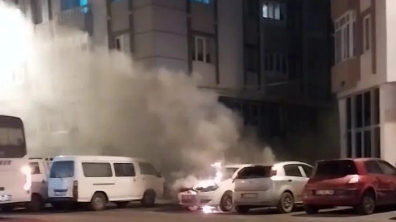 Park halindeki araçtan alevli isyan... Çorlu’da kontak kapalı, yangın modu açık kaldı!