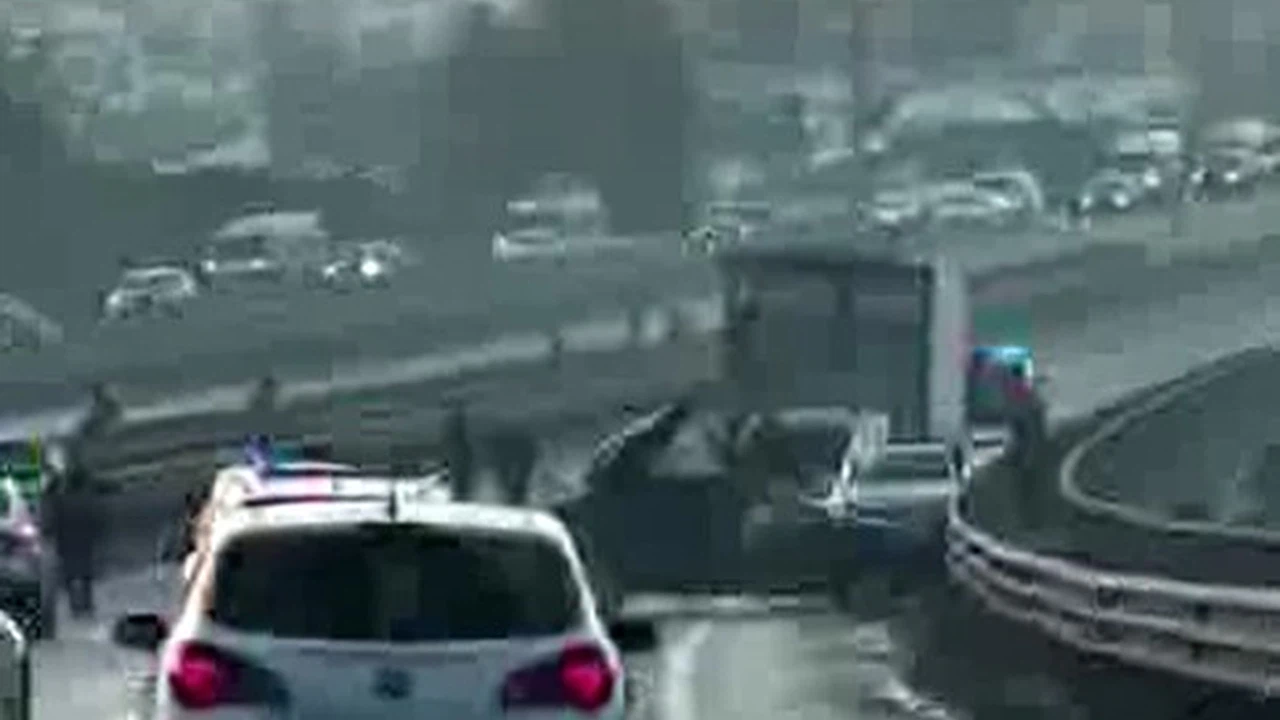 Bir anda oldu! Diyarbakır’da 5 araç kaygan yolda çarpıştı