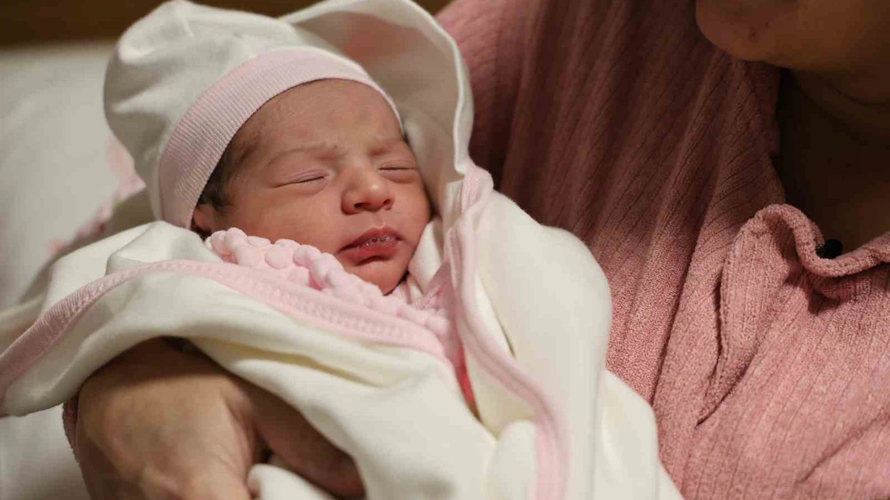 Yeni yılın ilk dakikalarında 4 bebek dünyaya geldi