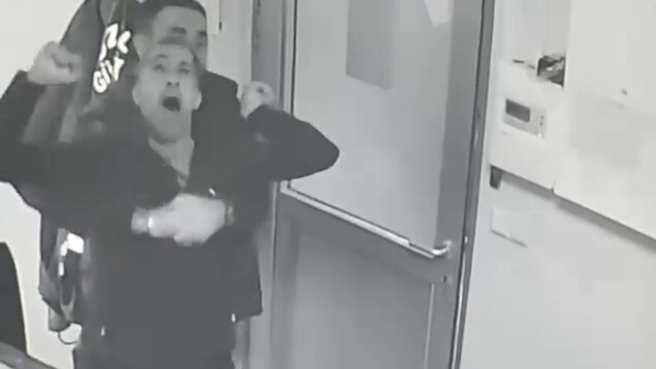 'İnsanlık ölmedi' dedirten kahramanlık engel tanımadı: Ölümle yaşam arasındaki saniyeler kameralara böyle yansıdı!